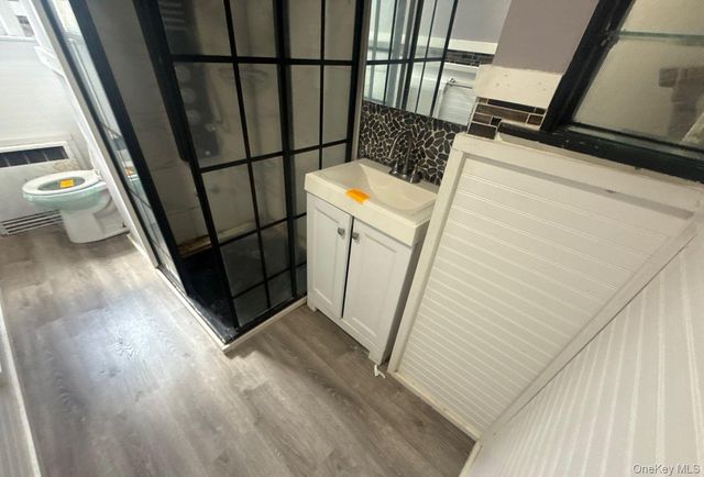 41 Avalon Road, Hewlett, NY 11557