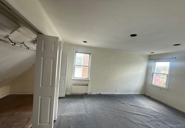 41 Avalon Road, Hewlett, NY 11557