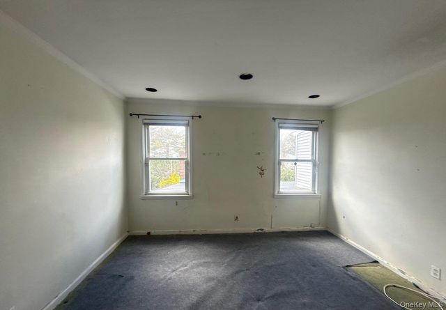 41 Avalon Road, Hewlett, NY 11557