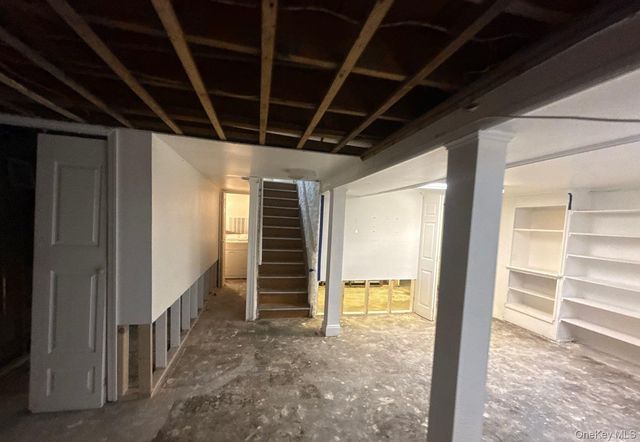 41 Avalon Road, Hewlett, NY 11557