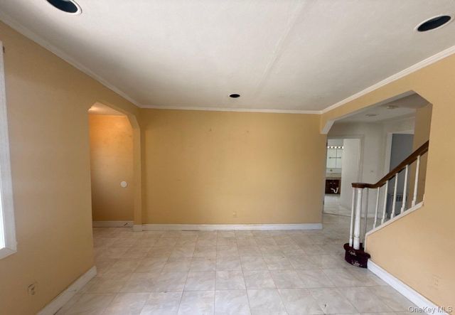 41 Avalon Road, Hewlett, NY 11557