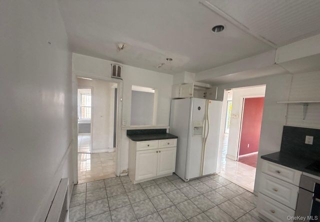 41 Avalon Road, Hewlett, NY 11557