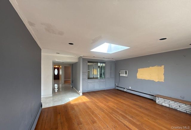 41 Avalon Road, Hewlett, NY 11557