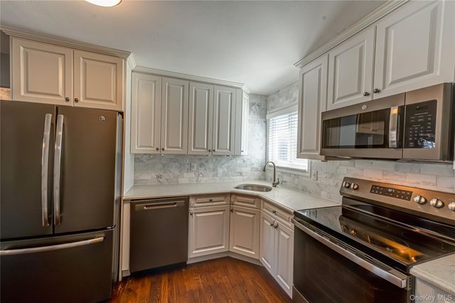 2002 City Avenue, Merrick, NY 11566