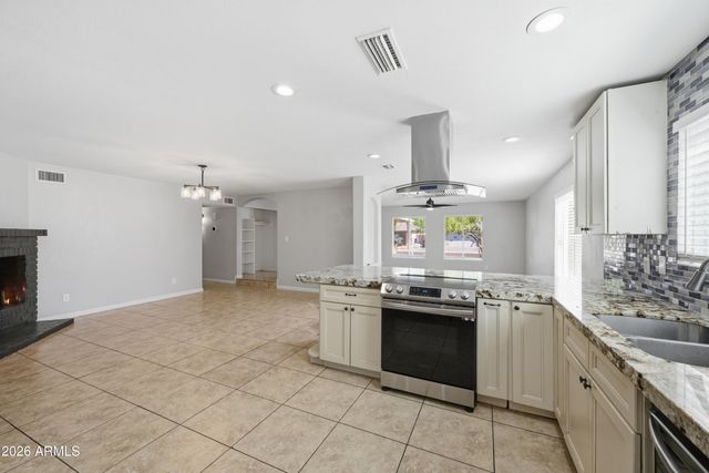 1651 E APOLLO Road, Phoenix, AZ 85042