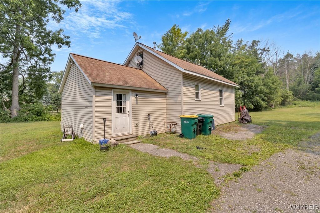 7599 State Road, Colden, NY 14033