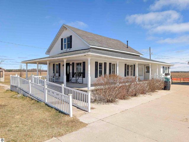 2372 N Merritt Road, Merritt, MI 49667