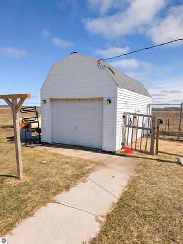 2372 N Merritt Road, Merritt, MI 49667