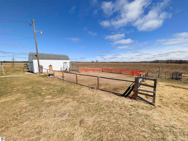 2372 N Merritt Road, Merritt, MI 49667