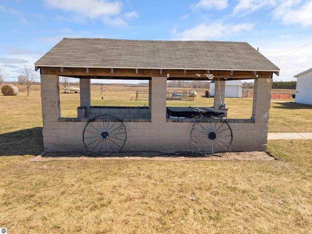 2372 N Merritt Road, Merritt, MI 49667