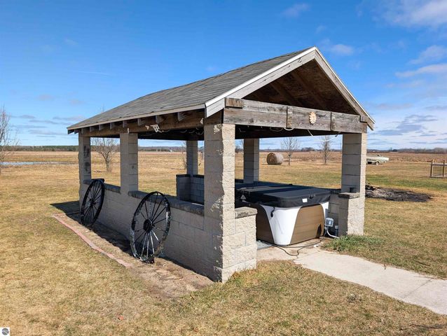 2372 N Merritt Road, Merritt, MI 49667