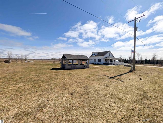 2372 N Merritt Road, Merritt, MI 49667