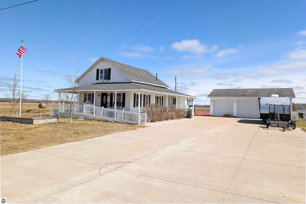 2372 N Merritt Road, Merritt, MI 49667