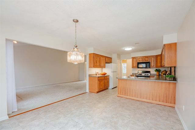 48 Leamington Circle, Greece, NY 14626