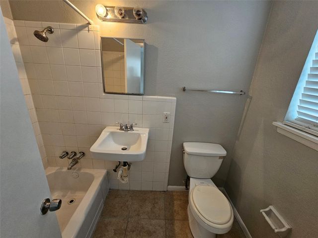 1806 W Main Street 8, Houston, TX 77098