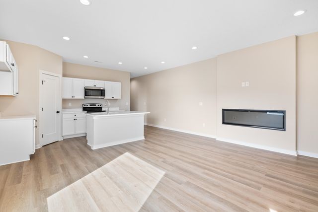 2457 W MacArthur Ct, Wichita, KS 67217