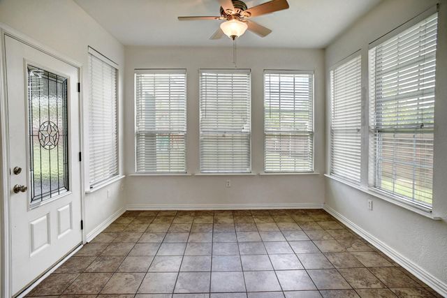 102 W Oak LOOP, Cedar Creek, TX 78612