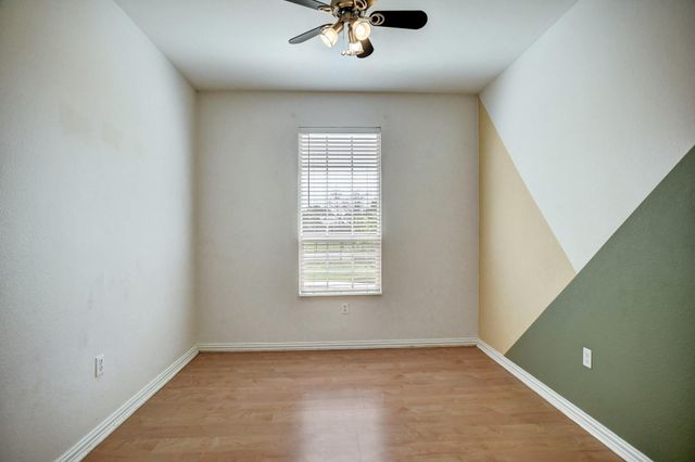 102 W Oak LOOP, Cedar Creek, TX 78612