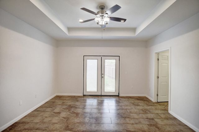 102 W Oak LOOP, Cedar Creek, TX 78612