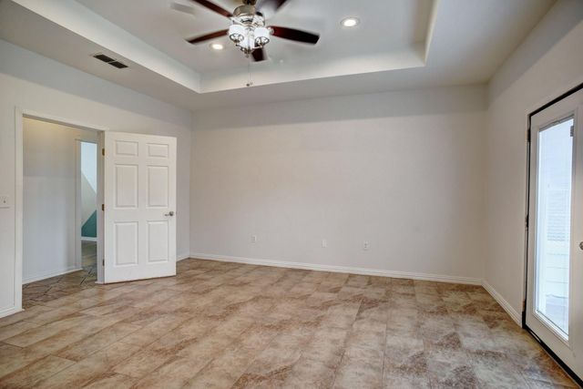 102 W Oak LOOP, Cedar Creek, TX 78612