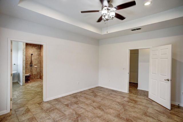 102 W Oak LOOP, Cedar Creek, TX 78612