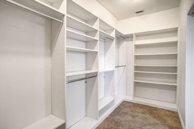102 W Oak LOOP, Cedar Creek, TX 78612