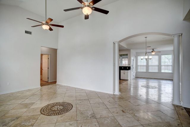102 W Oak LOOP, Cedar Creek, TX 78612