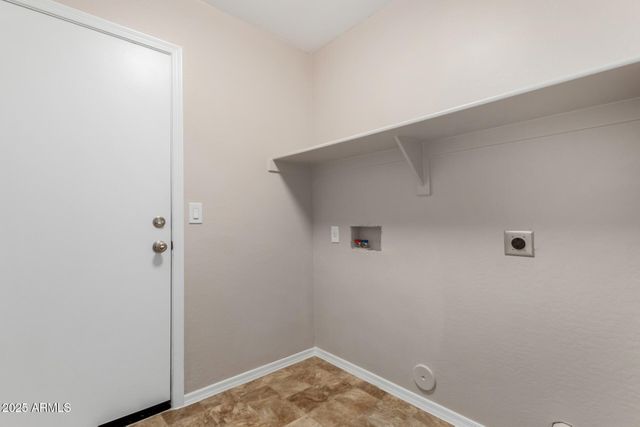 6038 N ALMANZA Lane, Litchfield Park, AZ 85340