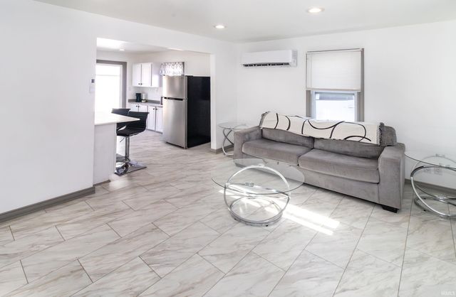 1425 Wimberg Road, Evansville, IN 47710