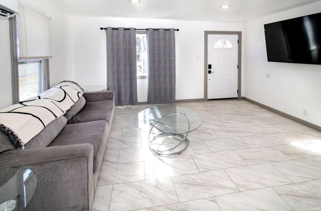 1425 Wimberg Road, Evansville, IN 47710