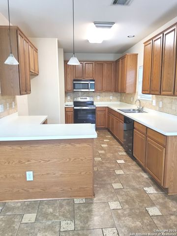 21735 Thunder Basin, San Antonio, TX 78261