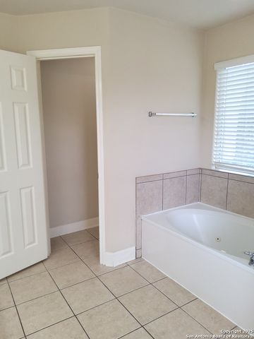 21735 Thunder Basin, San Antonio, TX 78261