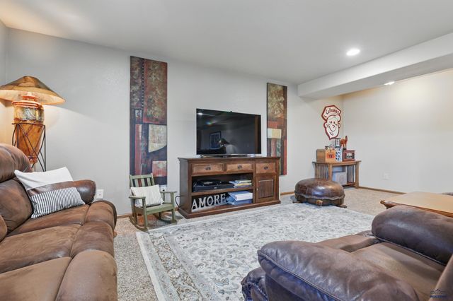 2940 MOTHERLODE DR, Rapid City, SD 57702