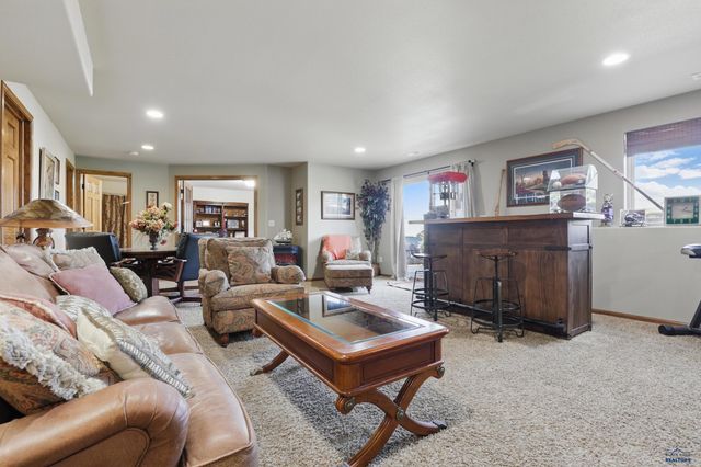 2940 MOTHERLODE DR, Rapid City, SD 57702