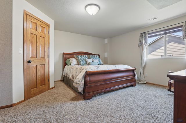 2940 MOTHERLODE DR, Rapid City, SD 57702