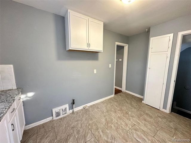 8685 Vaughan Street, Detroit, MI 48228