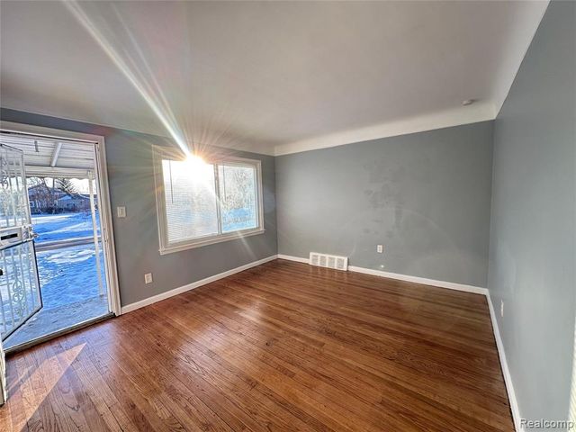 8685 Vaughan Street, Detroit, MI 48228