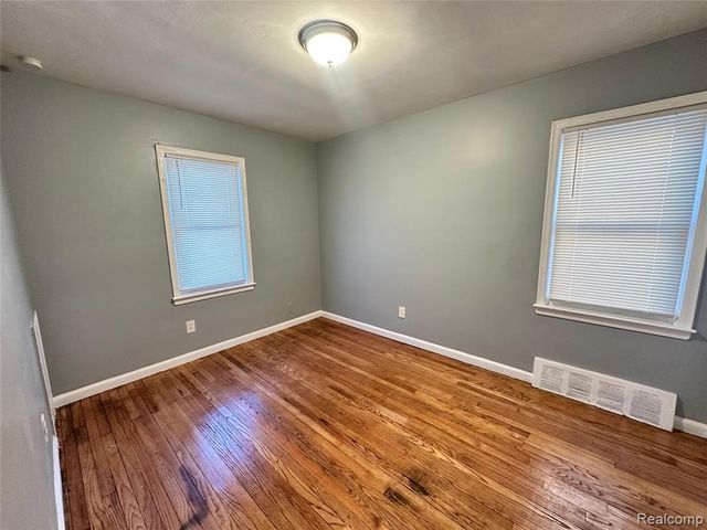 8685 Vaughan Street, Detroit, MI 48228