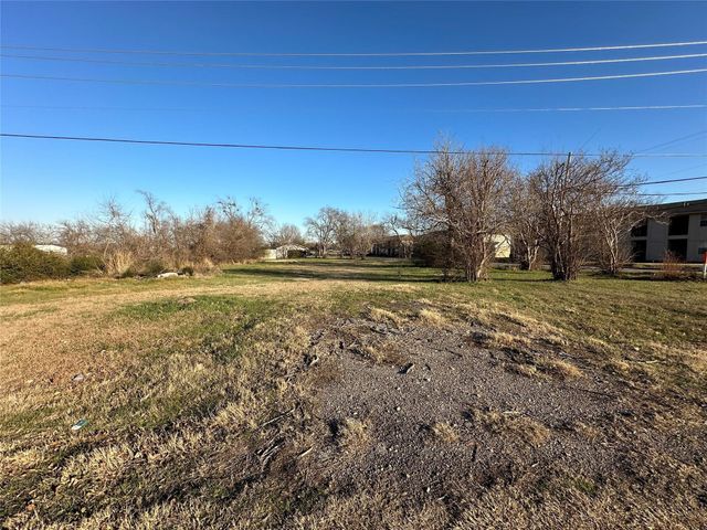 1300 Jackson Street N, Sulphur Springs, TX 75482