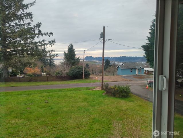 1104 Rose Avenue NE, Ilwaco, WA 98624