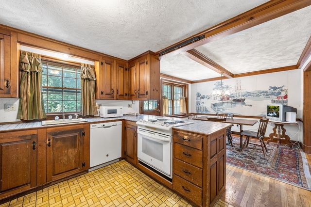 41 Academy Ave, Weymouth, MA 02189