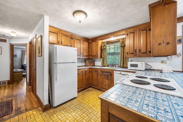 41 Academy Ave, Weymouth, MA 02189