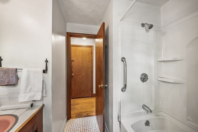 41 Academy Ave, Weymouth, MA 02189