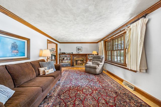 41 Academy Ave, Weymouth, MA 02189