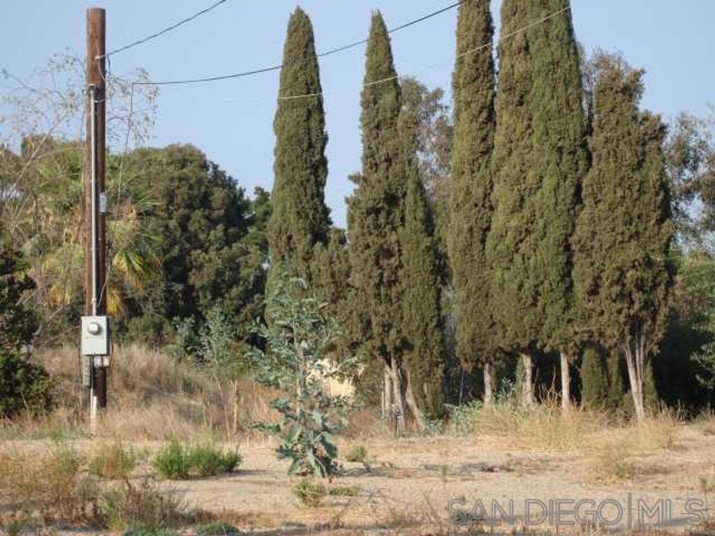 Image 6 of property listing at 1252 Navel Place, Vista, CA 92081