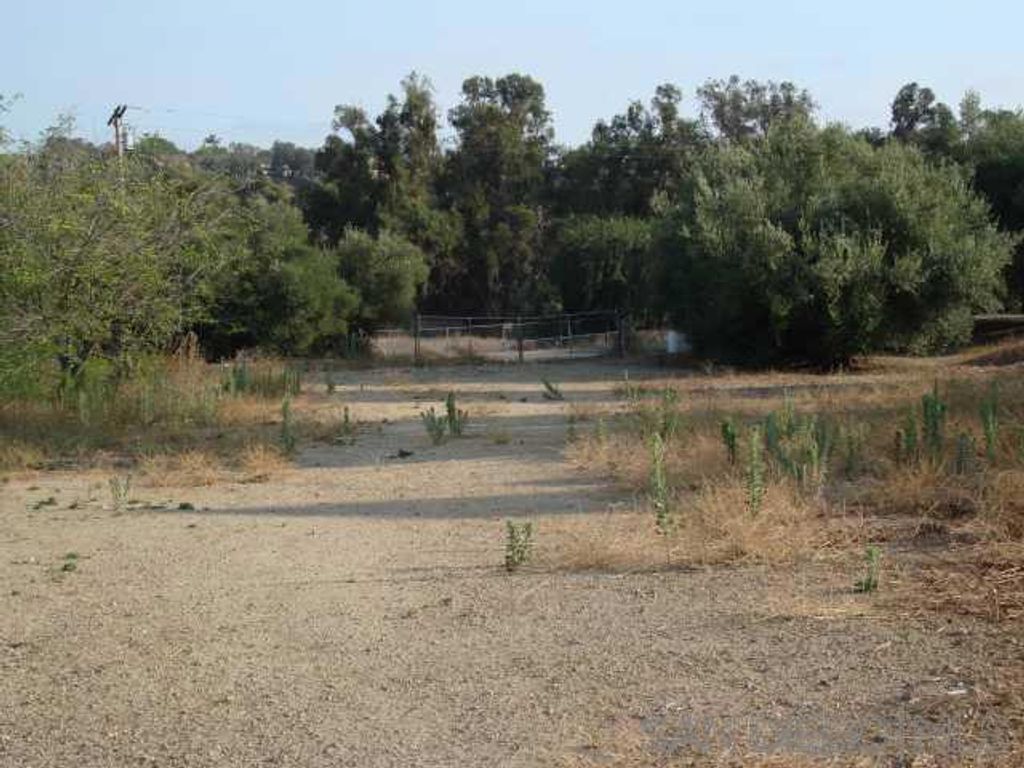 Image 9 of property listing at 1252 Navel Place, Vista, CA 92081