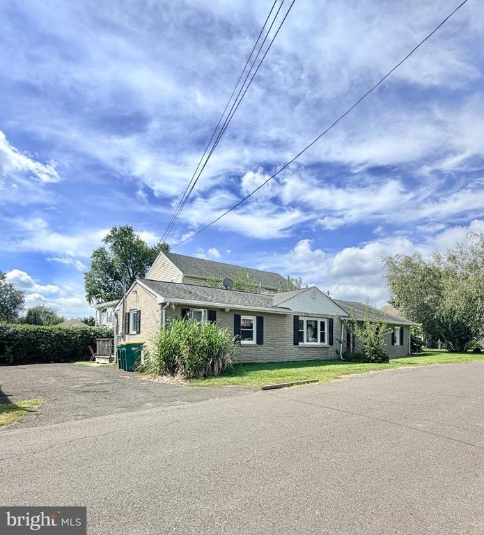 2565 BUFFALO AVE, FEASTERVILLE TREVOSE, PA 19053 — exterior