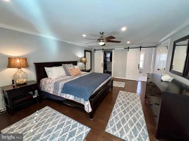 909 SAINT STEPHENS RD, Alexandria, VA 22304