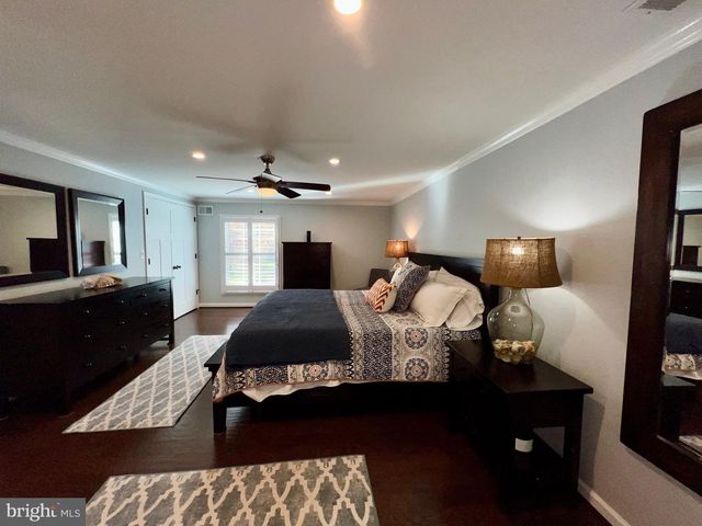 909 SAINT STEPHENS RD, Alexandria, VA 22304