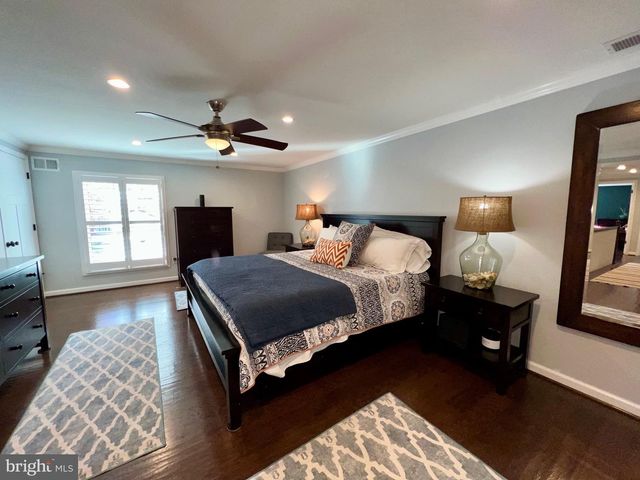 909 SAINT STEPHENS RD, Alexandria, VA 22304